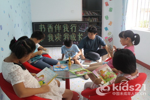 为进一步激发社区学生读书的兴趣，培养孩子读书的习惯，提供读书交流的平台，提倡多读书、好读书、读好书，鼓励学生自主选择阅读材料，近日，北京市丰台区大红门街道怡然家园社区举办了“书香伴我行，我读我成长”为主题的读书活动。 