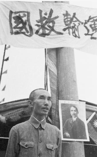 1939年9月24日，卢作孚在汉口航政局改良木船试航典礼上发表演讲。