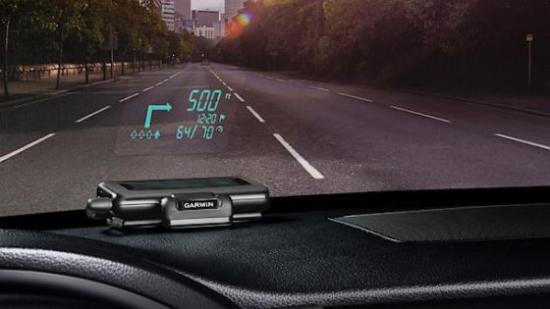 Garmin公司新推出的便捷式平视显示屏(HUD)可将导航信息直接投射在挡风玻璃上