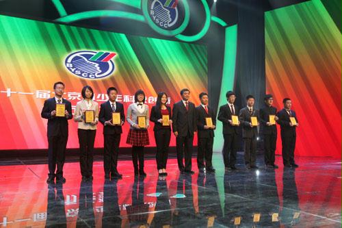 北京市委常委陈刚出席闭幕式并颁发“北京青少年科技创新市长奖”