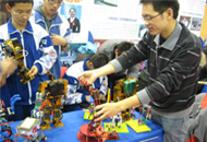 体操机器人亮相北京学生特色科技活动展示会