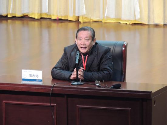 北京舞蹈学院学术委员会主任、教授、硕士生导师潘志涛作报告