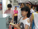 北京组织青少年参观邮局并给未来的自己写信