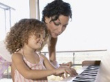 早教误区：幼儿过早学钢琴易骨骼畸形