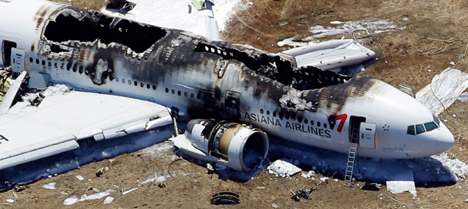 韩亚航空公司一架波音777-200型客机7月6日在旧金山国际机场降落过程中发生事故并起火燃烧。据旧金山国际机场提供的信息，乘坐该航班的中国旅客共有141名。中国驻旧金山总领馆此前证实，两名中国公民在韩国亚洲航空公司客机失事中遇难。韩亚航空在此前的发布会上表示，两名遇难中国公民均为女性，分别出生于1996年和1997年。