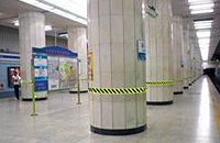 地铁安全标志与设施